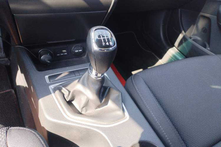 Used Hyundai Mistra 2014 1.8L Manual Comfort GL Model Gear Lever