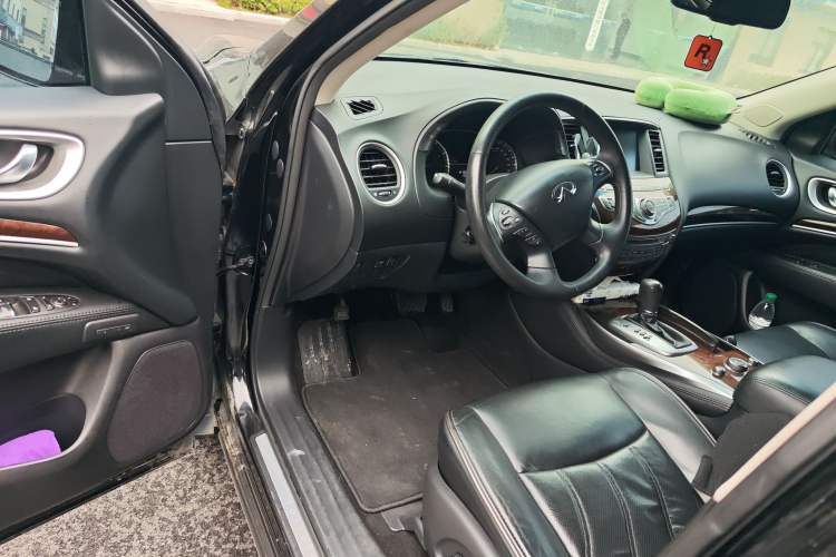 Used Infiniti JX 2013 JX35 Two-Wheel-Drive Excellence Edition
