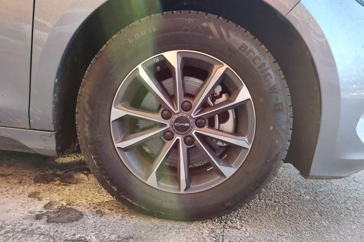 Used BYD Destroyer 05 2024 HONOR Edition DM-i 55KM Luxury Model Right Front Wheel Hub