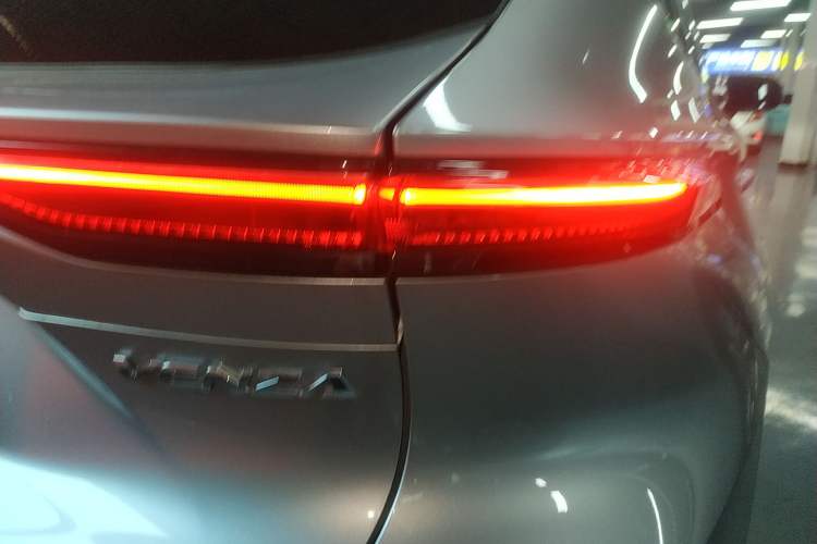 Used Toyota Venza 2023 2.0L CVT Two-Wheel Drive Luxury Edition Right Rear Taillight