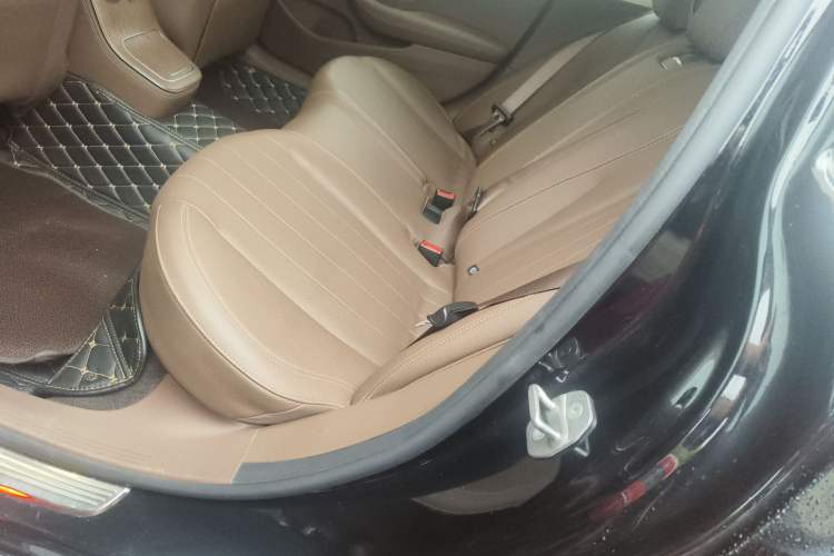 Used Mercedes-Benz E-Class 2022 Updated E 300 L Stylish Edition Left Rear Seat