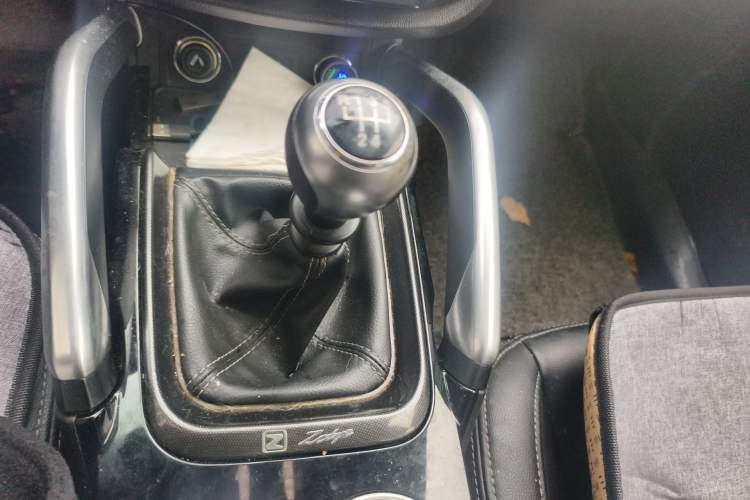 Used Zotye SR7 2017 1.5T Manual Cube Dream Edition Gear Lever