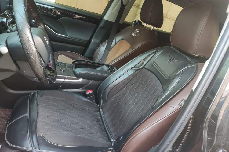 Used Toyota Highlander 2022 Dual-Engine 2.5L 4x4 Elite Edition 7-Seater Left Front Seat