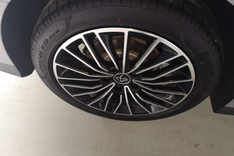 Used BYD Han 2025 DM-i 125KM LiDAR-Powered Intelligent Driving Model Exterior 5