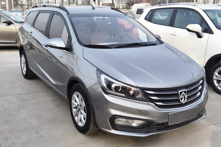 Used Baojun 310W 2017 1.5L Manual Fashion Model China V