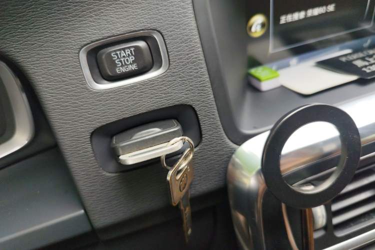 Used Volvo V60 2014 T5 Zhiya Edition
