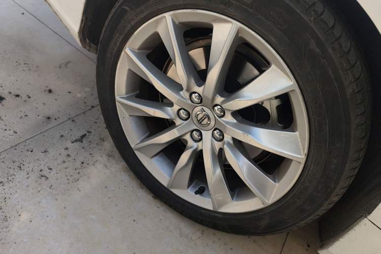 Used Volvo S90 New Energy 2020 T8 e-Drive Hybrid – Zhiyi Luxury Edition Exterior 5