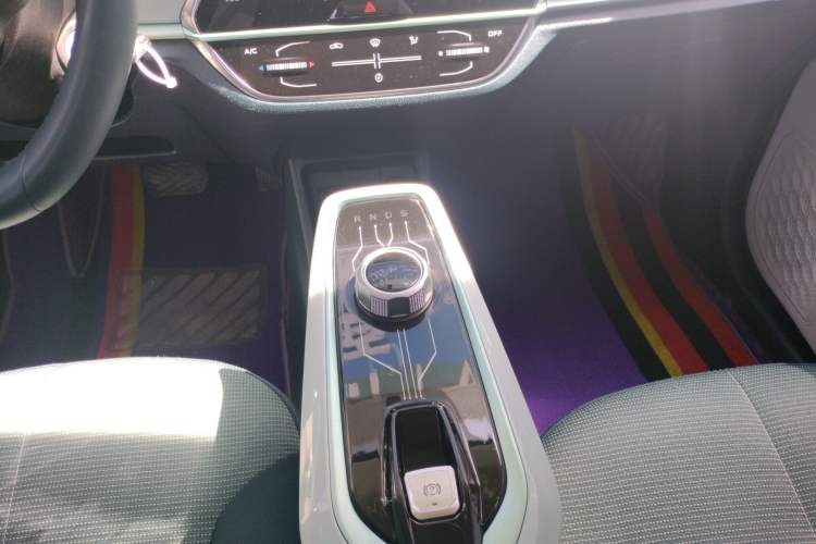 Used CHANGAN Benni E-Star 2022 Qingxin Edition Colorful Model Lithium Iron Phosphate Gear Lever