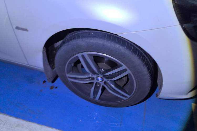 Used BMW 2 Series Gran Tourer 2015 218i Sports Design Package Right Front Wheel Hub