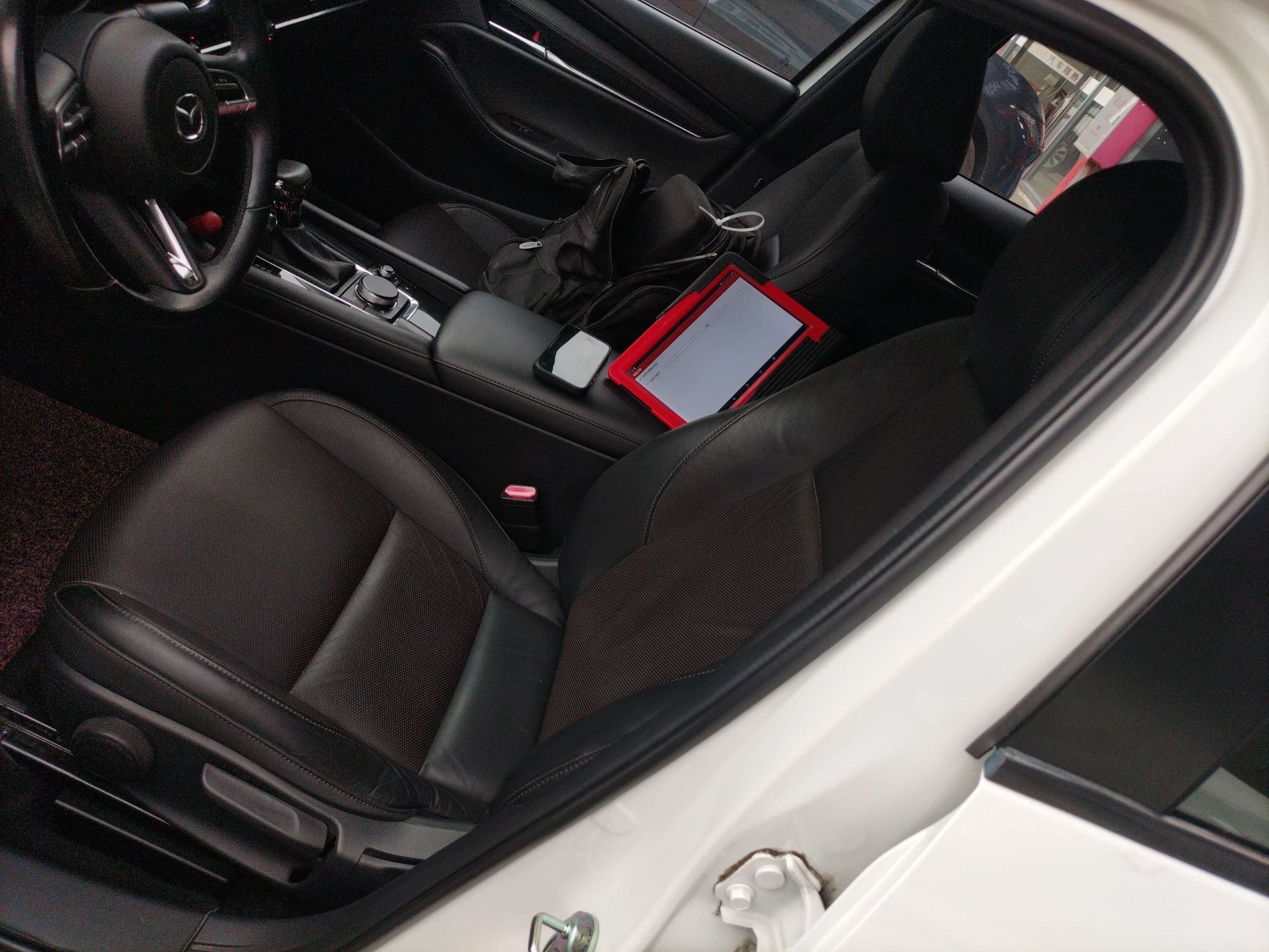 Переднее сиденье в автомобиле