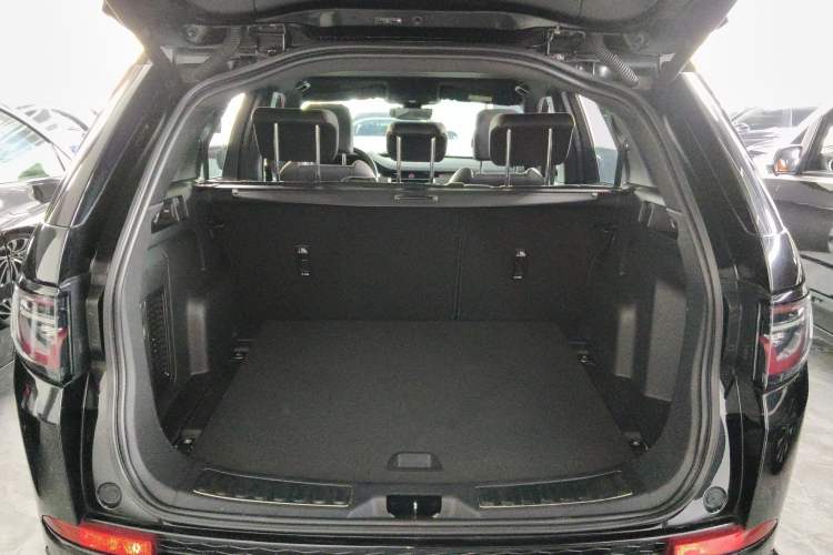 Used Land Rover Discovery Sport 2022 249 PS R-Dynamic SE Performance Tech Edition 5 Seats Trunk