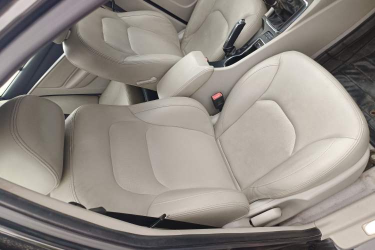 Used Geely Auto Emgrand 2014 Sedan 1.5L Manual Elite Model Right Front Seat