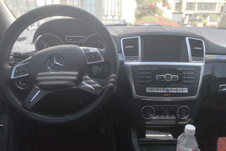 Used Mercedes-Benz GLA  Center Console