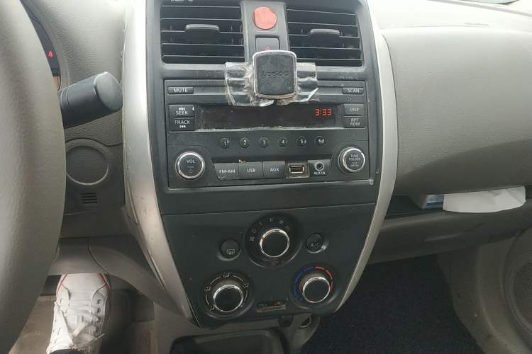 Used Nissan Sunny 2014 1.5XE Manual Comfort Edition Audio And AC Panel