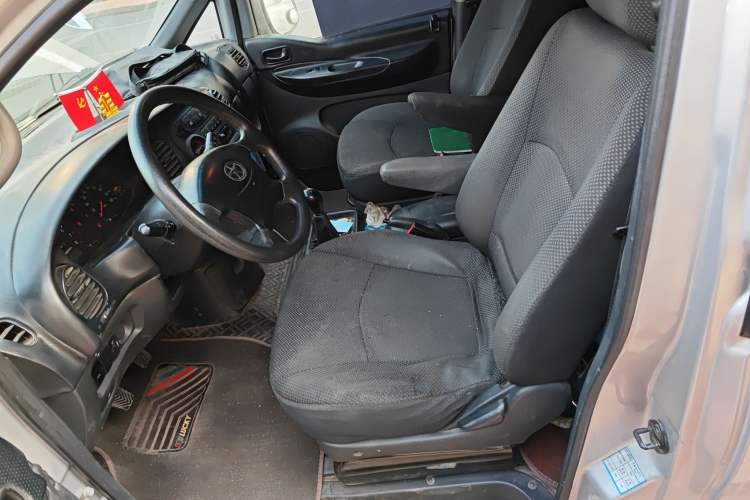 Used JAC Refine 2011 2.0L Shuttle Gasoline Standard Edition HFC4GA3
