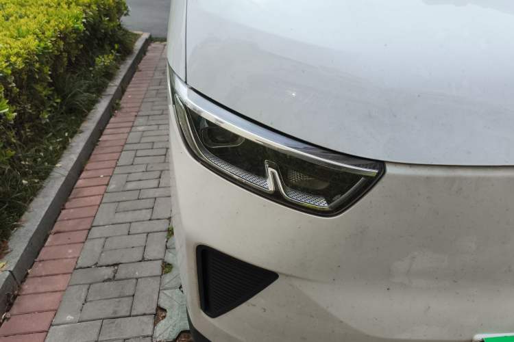 Used Wuling Yangguang 2024 300KM Comfort Version Passenger Van 75kW Right Front Headlight