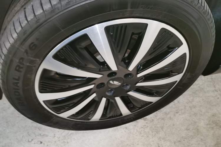 Used Chery Fengyun T8 2025 1.5T 130km Deluxe Version 5 Seats Left Front Wheel Hub