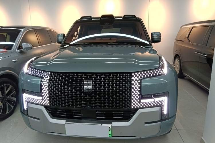 Used Yangwang U8 2023 Luxury Edition Front