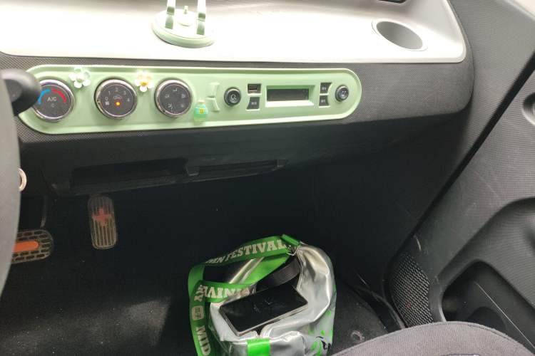 Used Wuling Hongguang MINIEV 2022 Zizai Version Lithium Iron Phosphate Audio And AC Panel