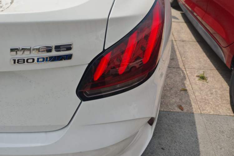 Used MG 5 2021 180 DVVT CVT Youth Luxury Edition Exterior 3