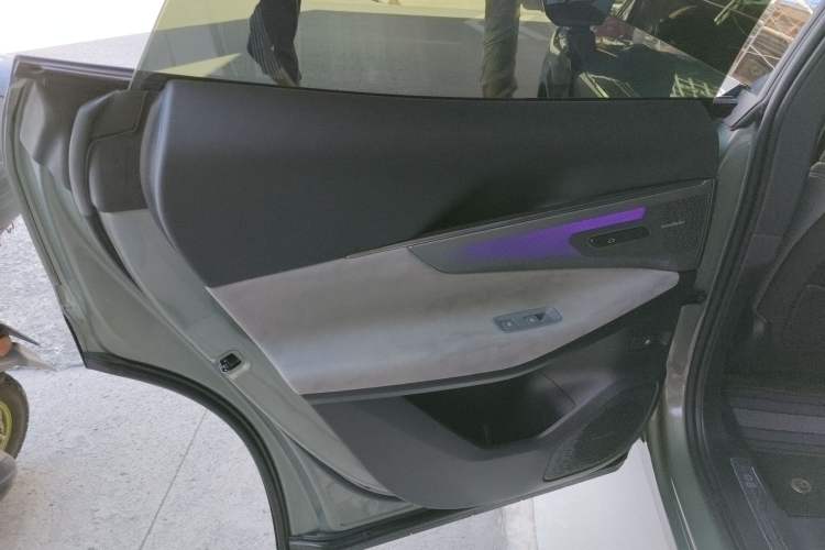 Used Lynk & Co 08 EM-P 2023 220km All-Wheel-Drive Performance Halo
