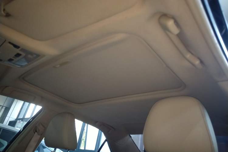 Used Toyota Camry 2015 Dual-Engine 2.5 HG Luxury Navigation Edition
