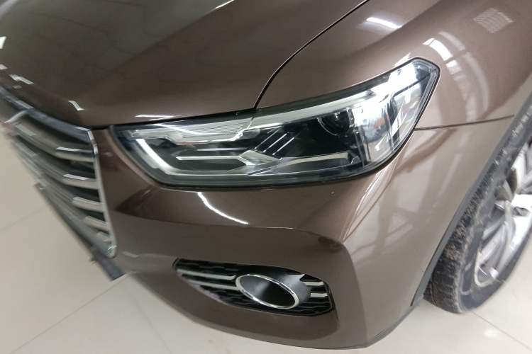 Used Haval H6 2017 Red Label 2.0T Automatic Two-Wheel Drive ZhiShang Model Left Front Headlight