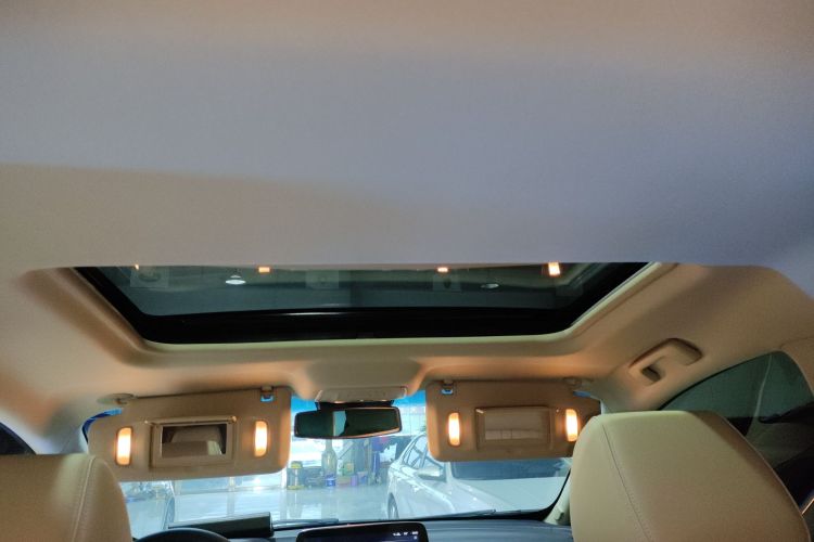 Used Buick GL8 2023 Facelifted Land Cruiser Executive Luxury Version
