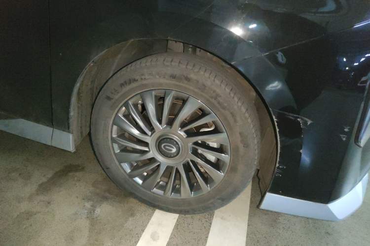 Used GAC Trumpchi M8 2023 Zongshi Series Dual-Motor Supreme Edition Right Front Wheel Hub