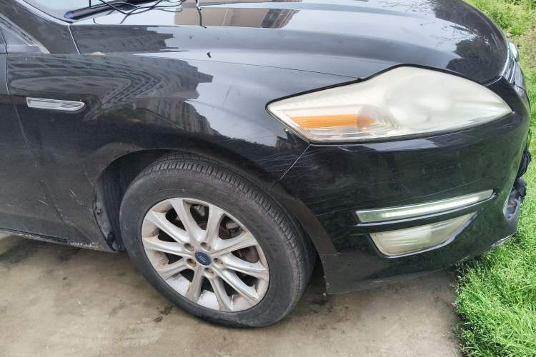 Used Ford Mondeo 2013 2.3L Fashion Edition Right Front Wheel Hub