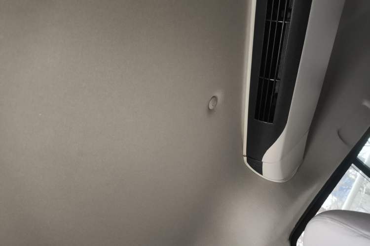 Used FORTHING Lingzhi 2023 M5L 1.6L Base Model 7 Seats Headliner