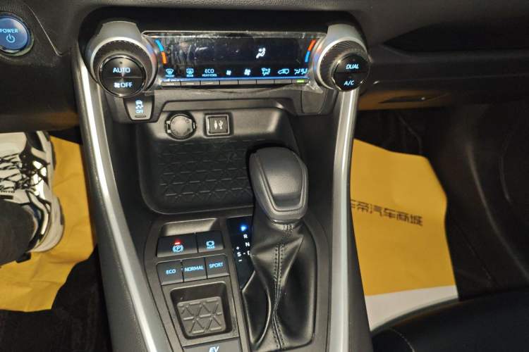 Used Toyota RAV4 2022 Dual-Engine 2.5L E-CVT Two-Wheel Drive Elite Edition
