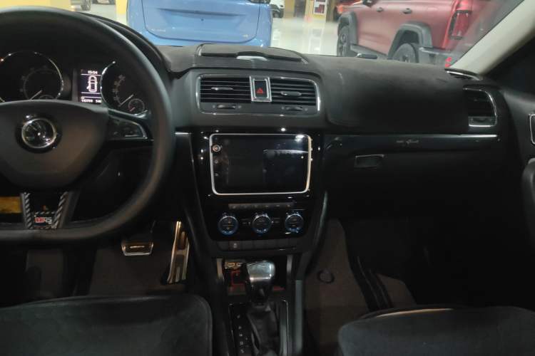 Used Skoda Yeti 2016 1.4TSI DSG Advanced Edition Audio And AC Panel