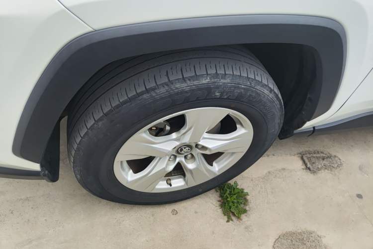 Used Toyota RAV4 2022 2.0L CVT Two-Wheel Drive Urban Edition Left Front Wheel Hub