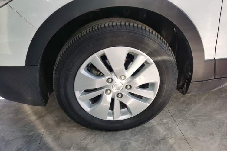 Used Suzuki S-Cross 2015 1.6L CVT Two-Wheel Drive Entry-Level Trim