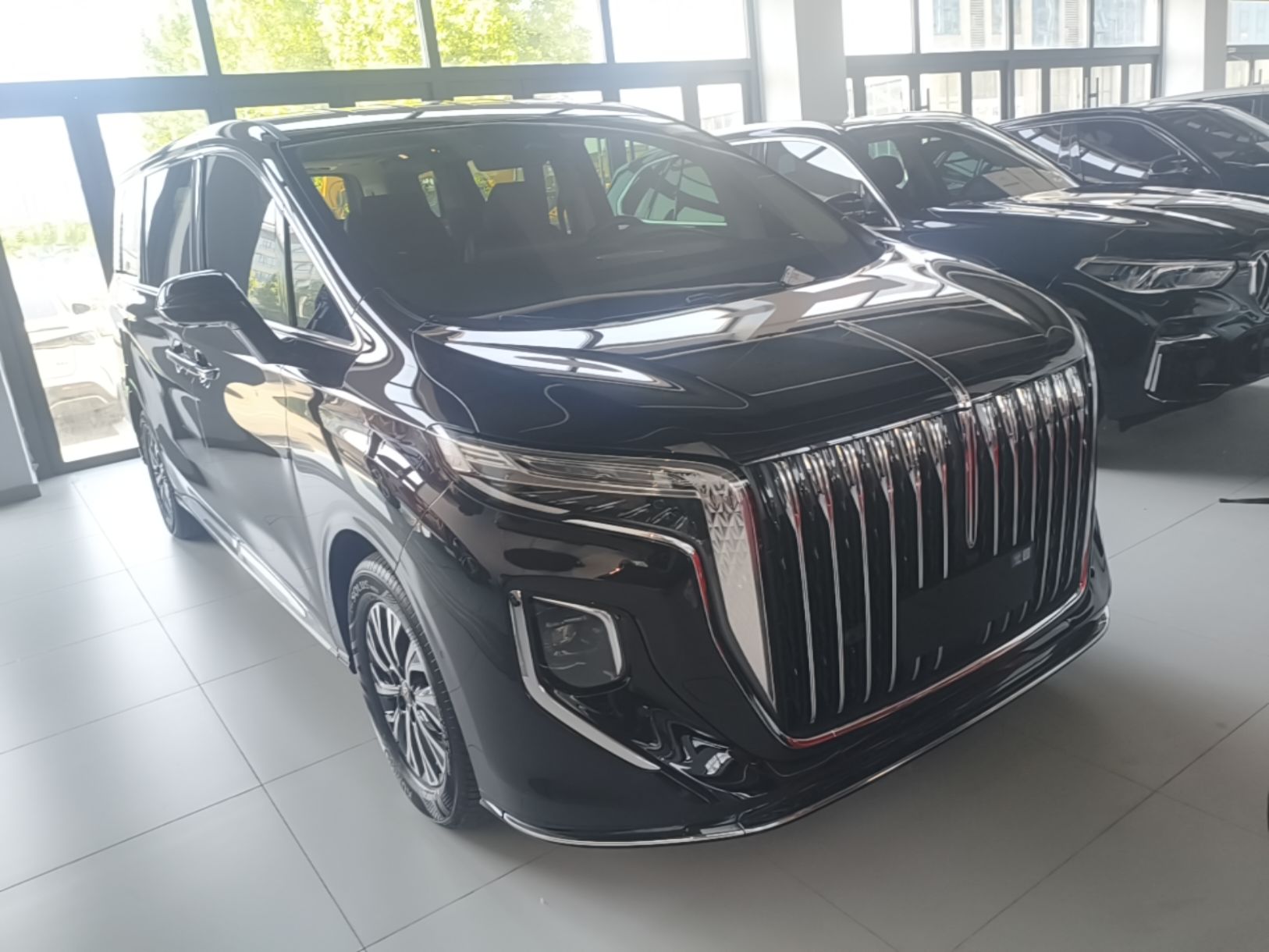 Hongqi HQ9 PHEV 2024 2.0T Four-Wheel Drive Luxury Edition — снимка 3