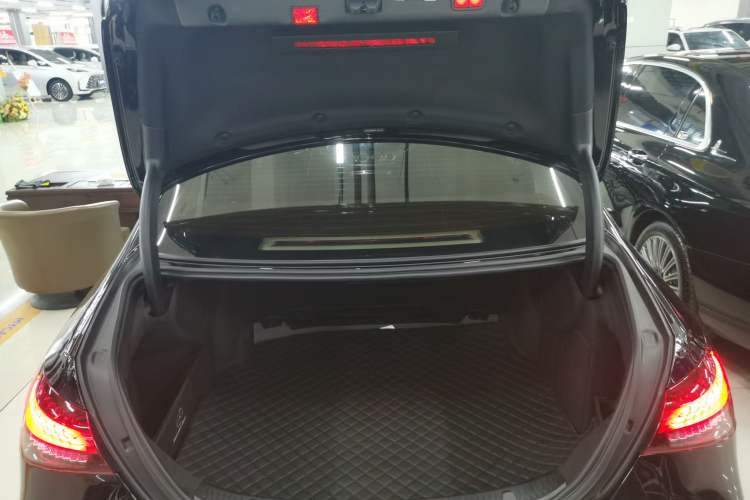 Used Mercedes-Benz E-Class 2023 Updated E 300 L Luxury Edition
