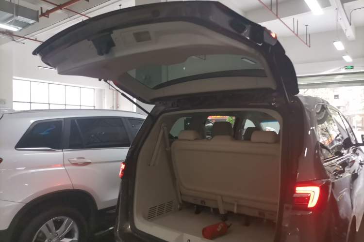 Used Buick GL8 2021 Land Cruiser Executive Class 652T Luxury Model