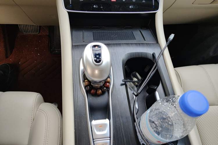 Used VOYAH Dream 2024 PHEV Extended-Range Premium Edition