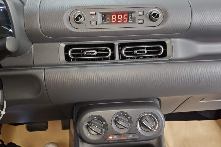 Used Wuling Hongguang New Energy 2025 Extended-Range Hybrid 50 km Utility Version