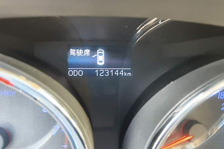Used Toyota Reiz 2013 2.5S Elite Edition Odometer Close Up