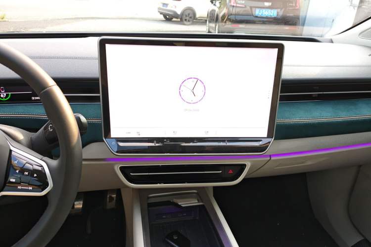 Used Volkswagen ID.7 VIZZION 2024 First Edition Audio And AC Panel