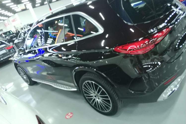 Used Mercedes-Benz GLC 2023 Facelifted GLC 300 L 4MATIC Luxury Version 5 Seats