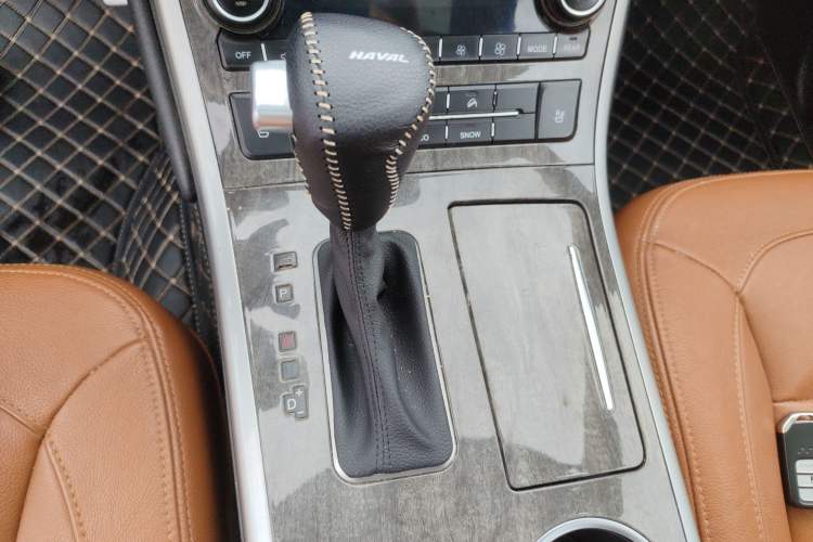 Used Haval H8 2015 2.0T Two-Wheel-Drive Luxury Version Gear Lever