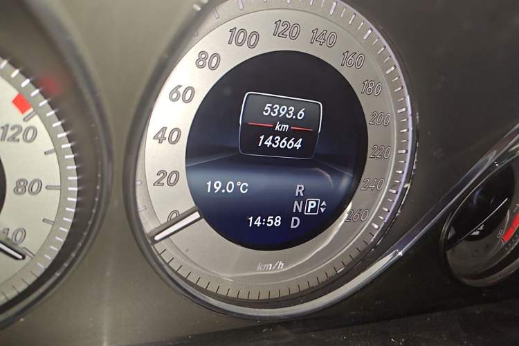 Used Mercedes-Benz GLK-Class 2014 GLK 260 4MATIC Dynamic Model Odometer Close Up