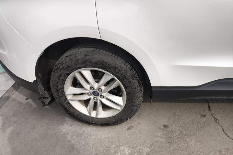 Used Ford Edge 2015 2.0T GTDi Two-Wheel-Drive Platinum Edition