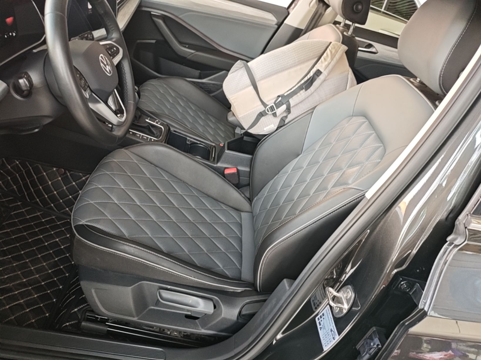 Vordere Reihe im Auto