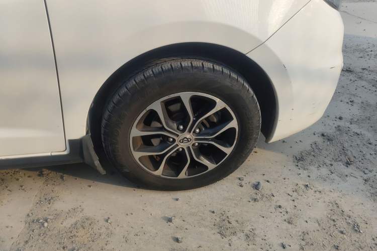 Used CHANGAN KAICHENG Oushang A600 2016 1.5L Manual Luxury 7-Seater Right Front Wheel Hub