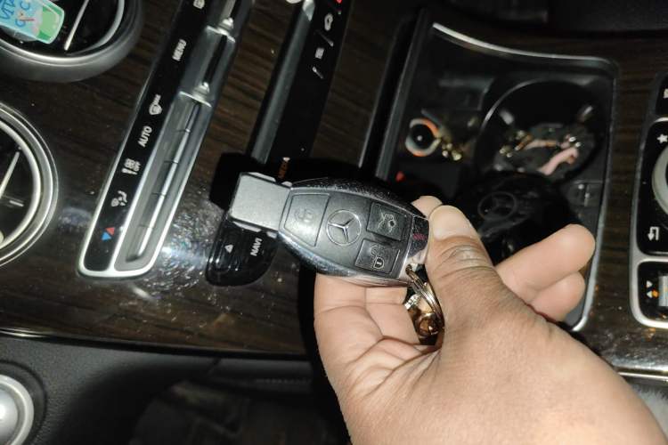 Used Mercedes-Benz GLC 2017 GLC 260 4MATIC Dynamic Edition Vehicle Key