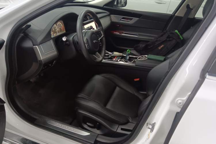 Used Jaguar XFL 2020 XFL 2.0T P200 Two-Wheel-Drive Elite Edition Left Front Seat